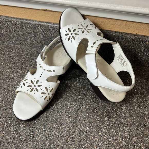 SAS Tripad Comfort Womens 10M White Leather Sandals Low Heel Open Toe Sling Back - Picture 2 of 11